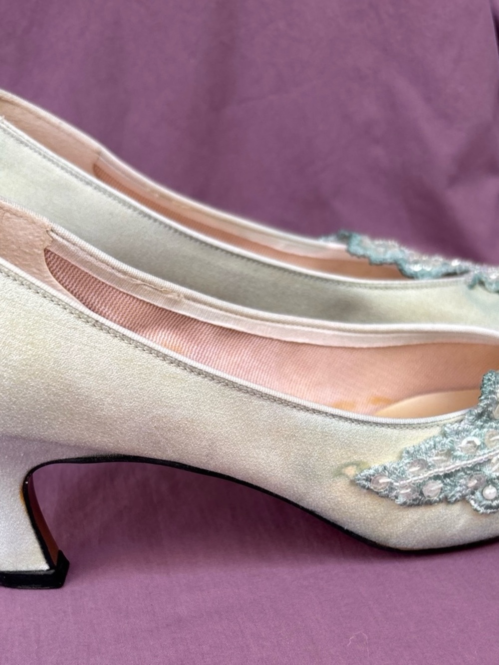 Vintage DOLCE by PIERRE Mint Green Satin Kitten Heels 7.5N Pearl Lace USA dance - Picture 5 of 10
